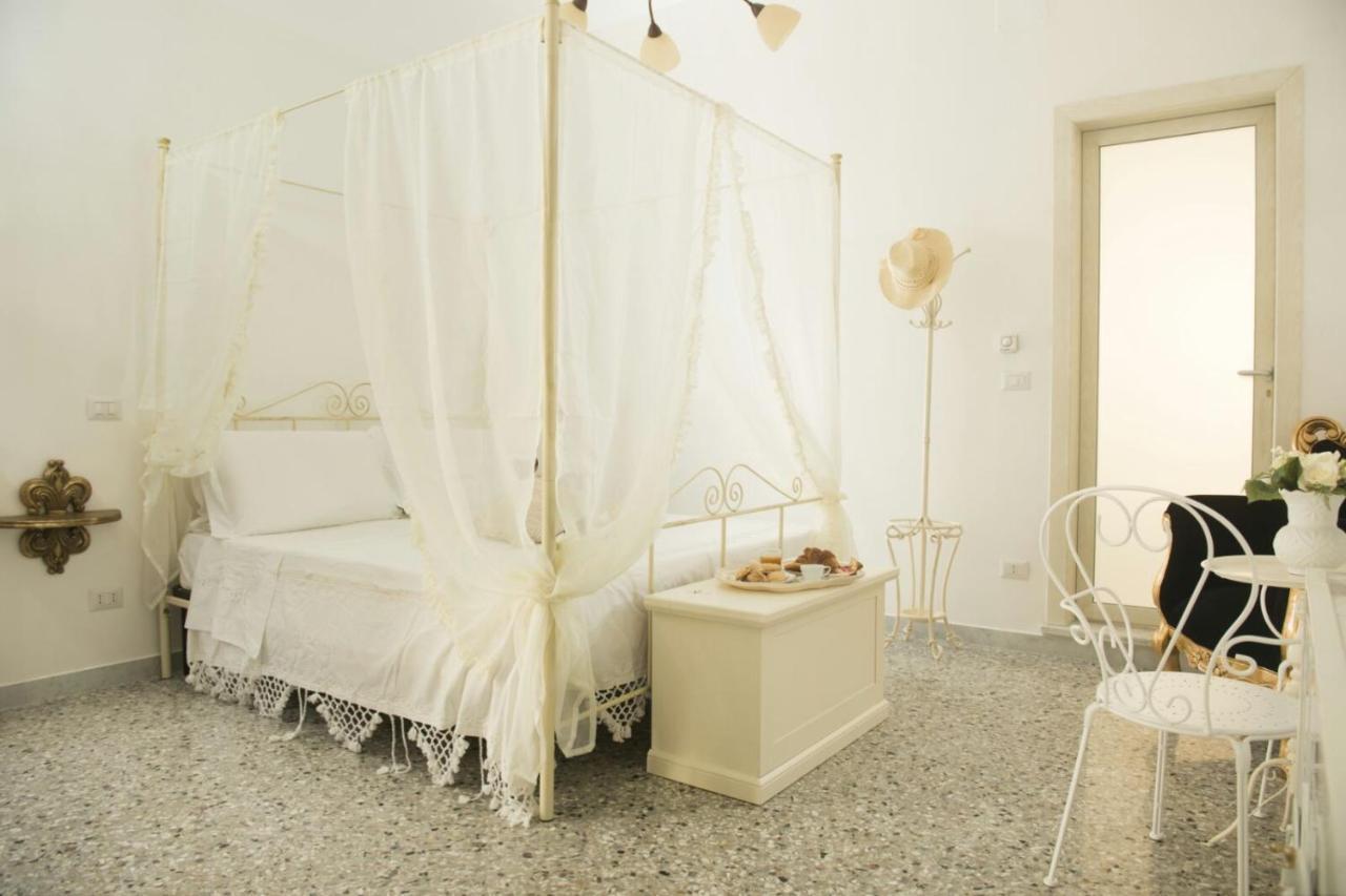 Dimora Cappuccini Guest House Чистернино Экстерьер фото