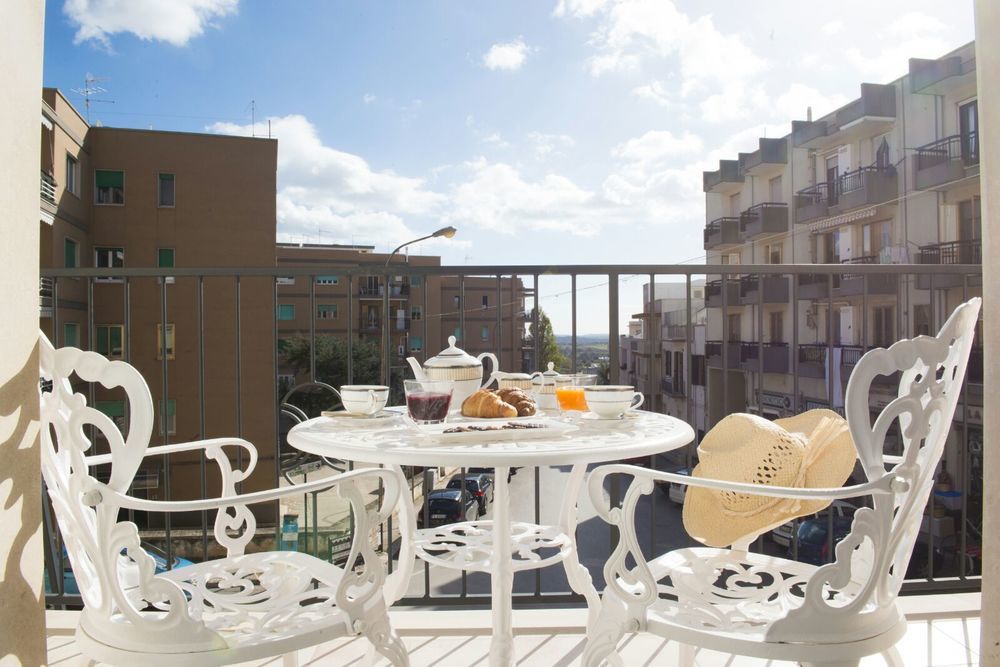 Dimora Cappuccini Guest House Чистернино Экстерьер фото