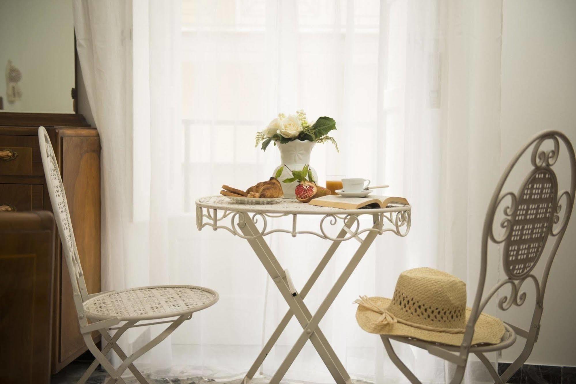 Dimora Cappuccini Guest House Чистернино Экстерьер фото