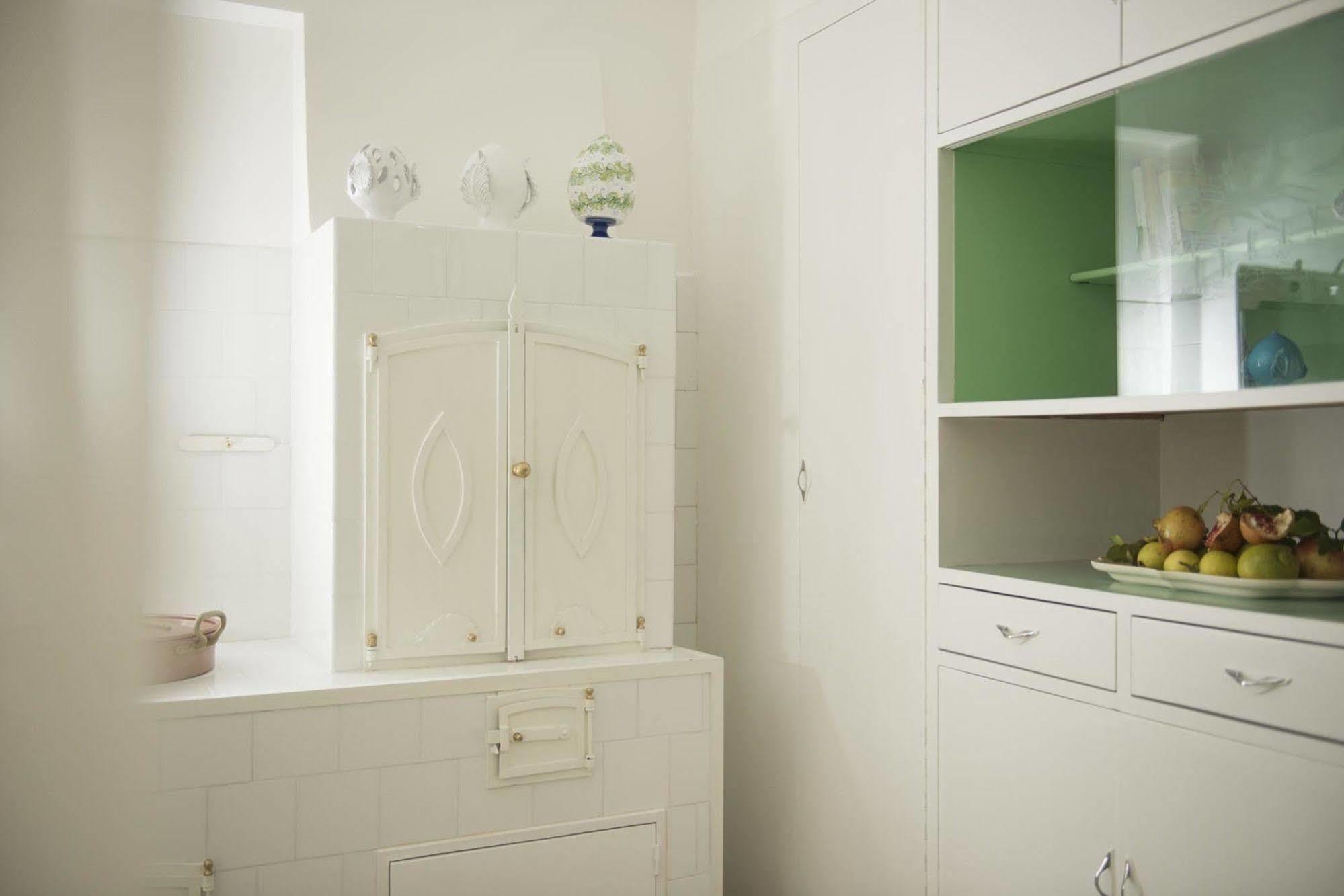 Dimora Cappuccini Guest House Чистернино Экстерьер фото