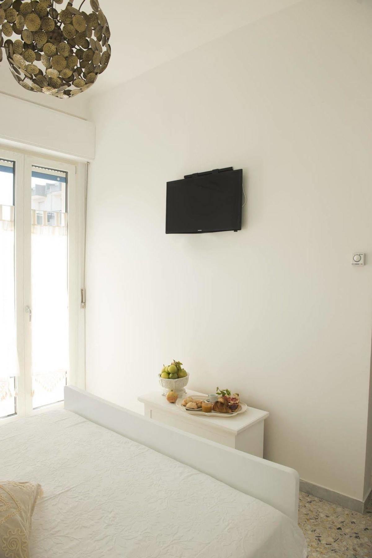 Dimora Cappuccini Guest House Чистернино Экстерьер фото